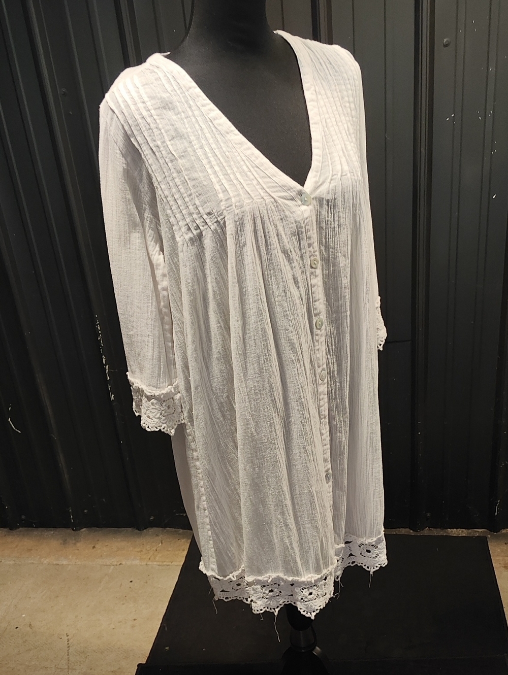 Women's White Button-Front Gauze Tunic Dress with Lace Trim